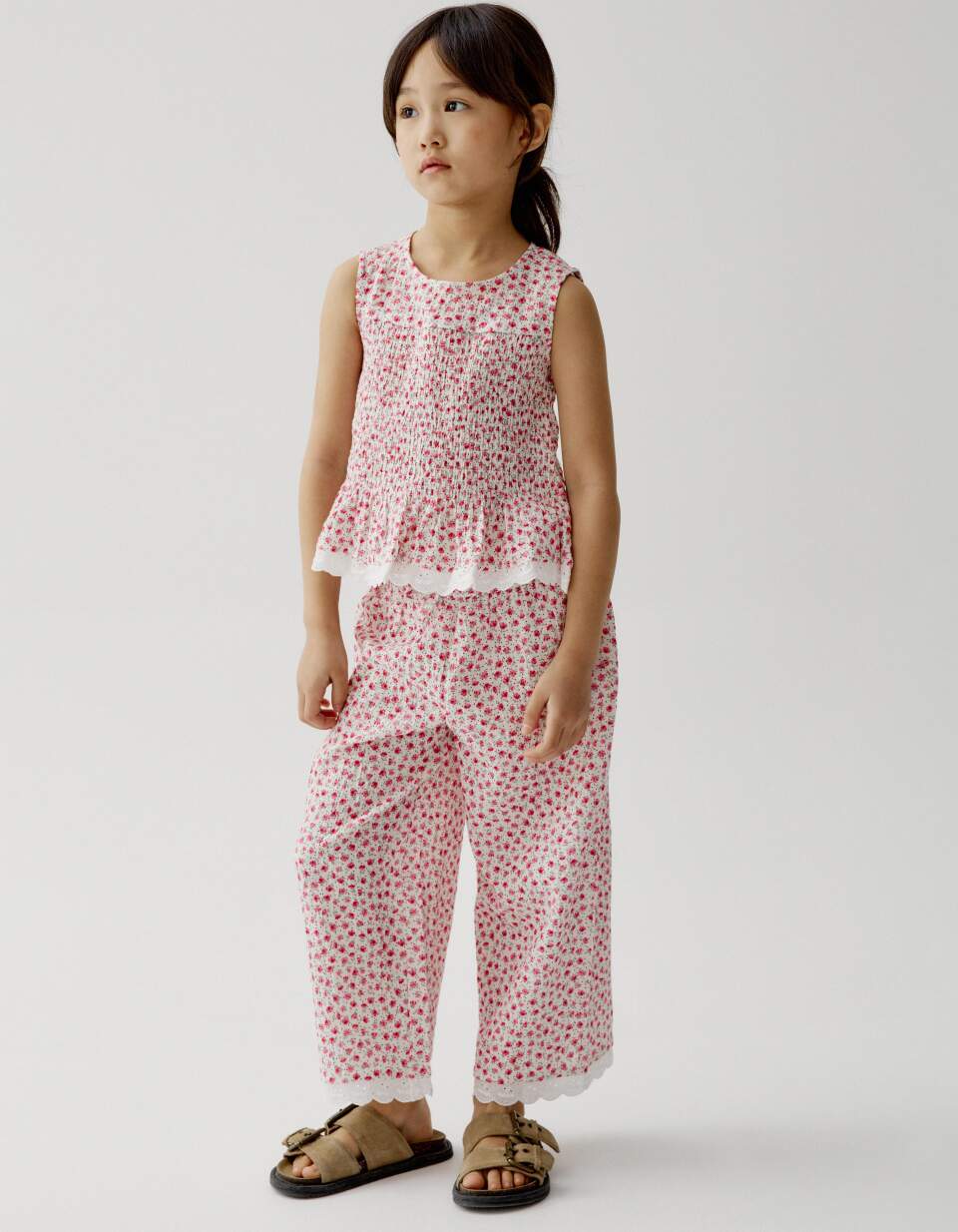 Широкие хлопковые брюки с принтом для девочек