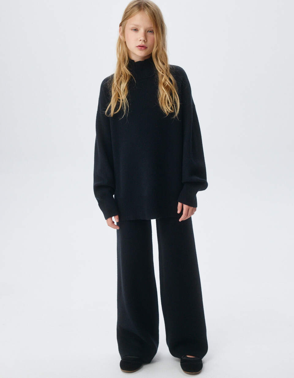 Базовый свитер оверсайз для девочек