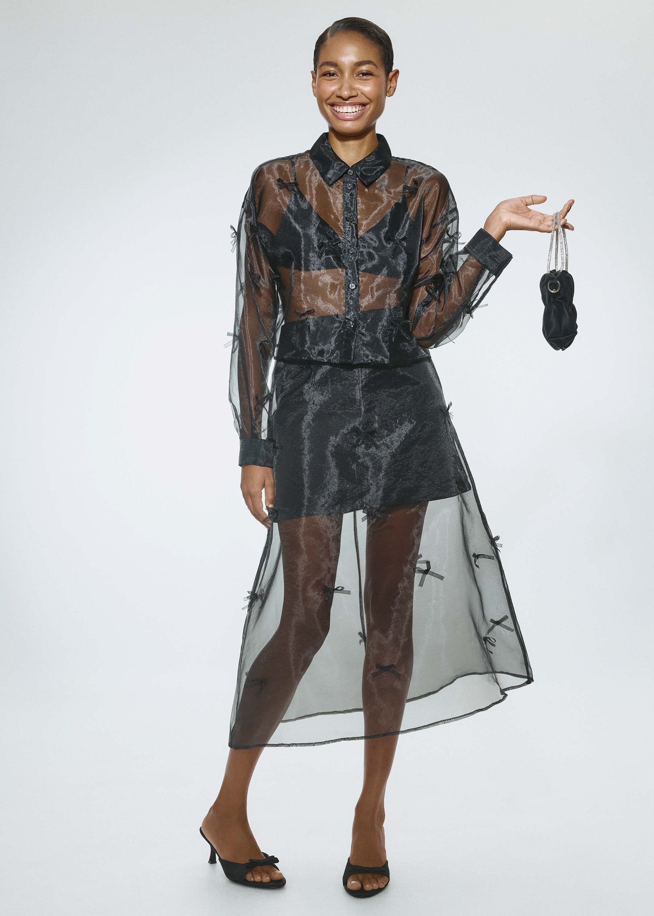 Порно: Екі құрбы қыз демалысқа ауылға келді (орысша)