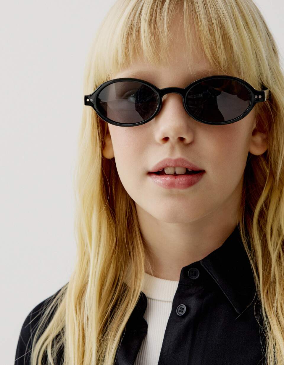 Солнцезащитные очки в овальной оправе для девочек
