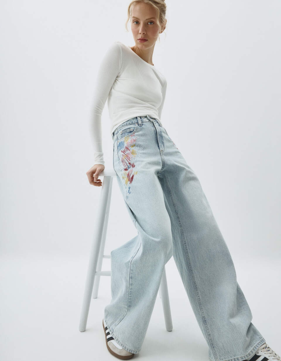 Джинсы WIDE LEG с вышивкой