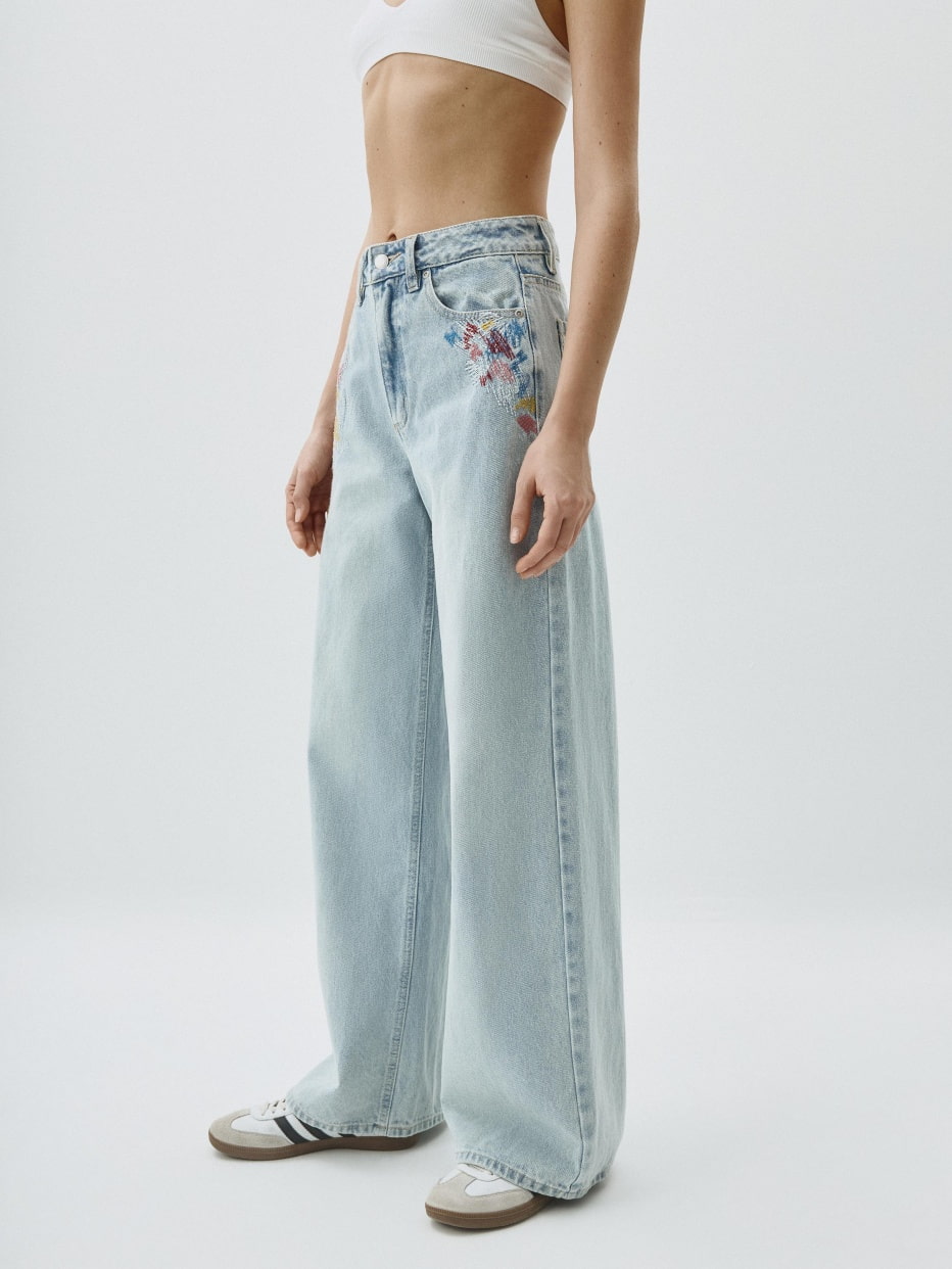 Джинсы wide leg с вышивкой цвет: голубой индиго, артикул: 5801011458 –  купить в интернет-магазине SELA