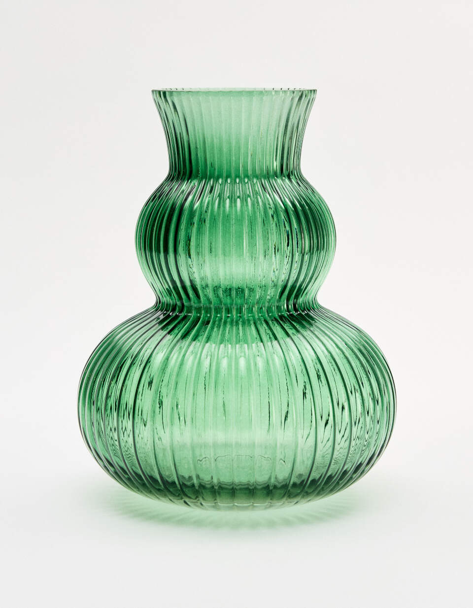 Ваза из стекла с рельефным узором