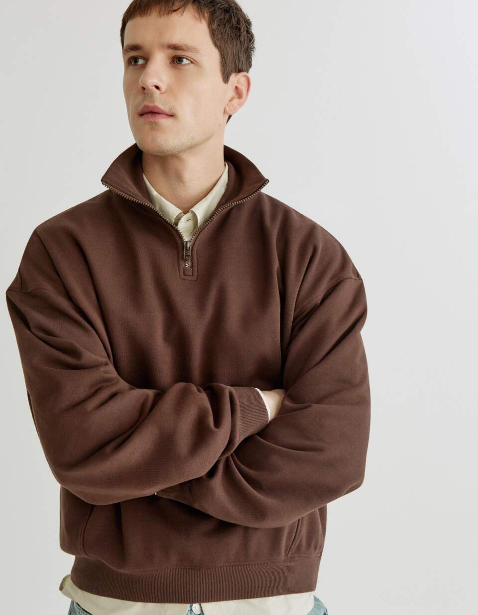 Свитшот оверсайз с воротником на молнии