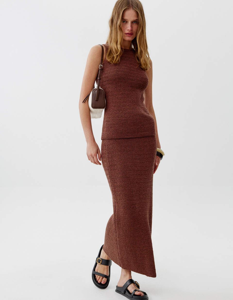 Юбка прямая миди фактурной вязки