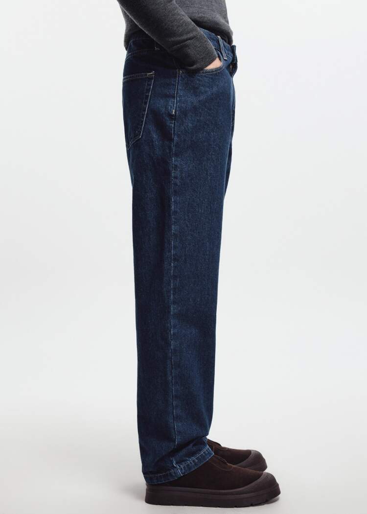 Джинсы прямого кроя со средней посадкой 