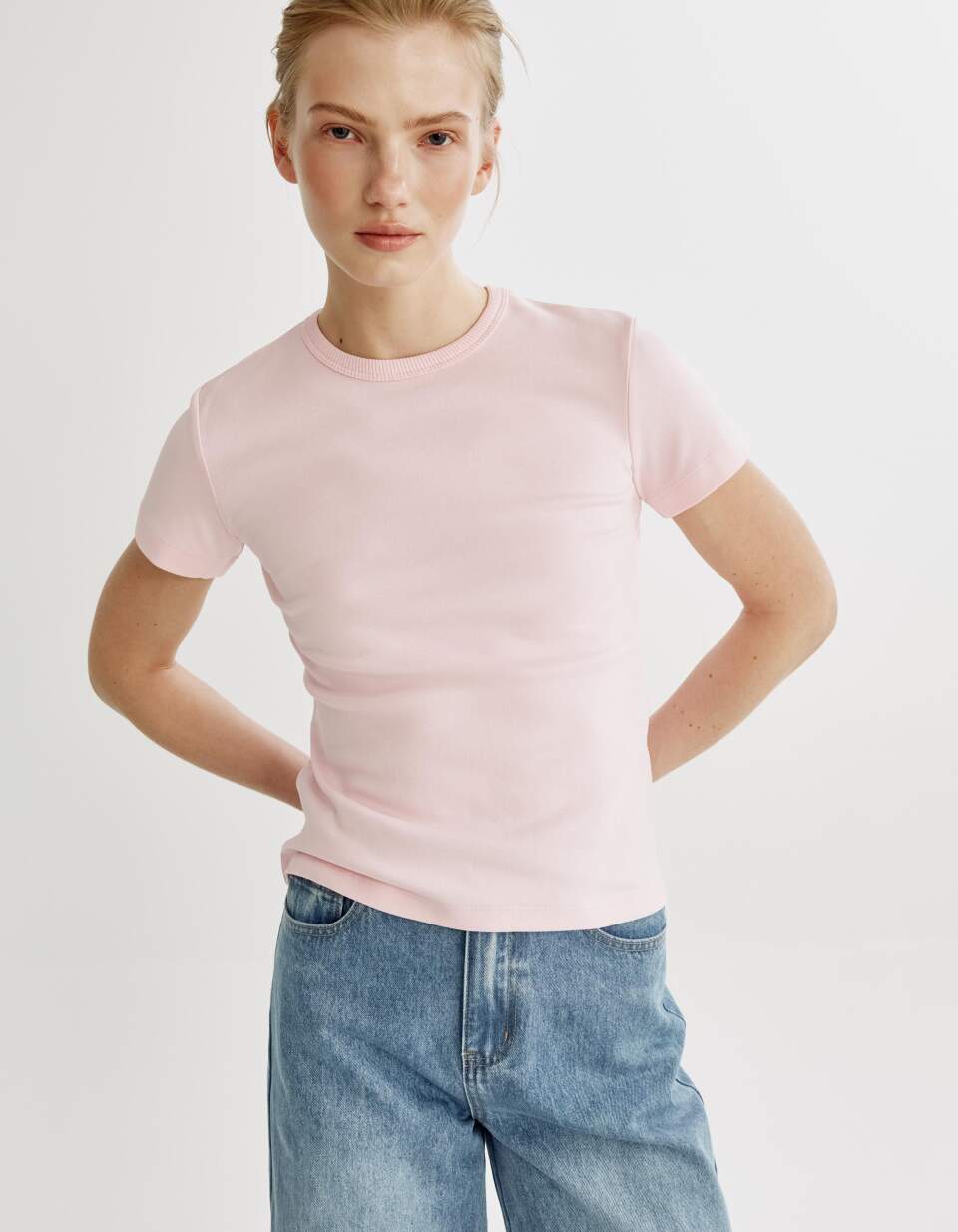 Облегающая футболка Кира