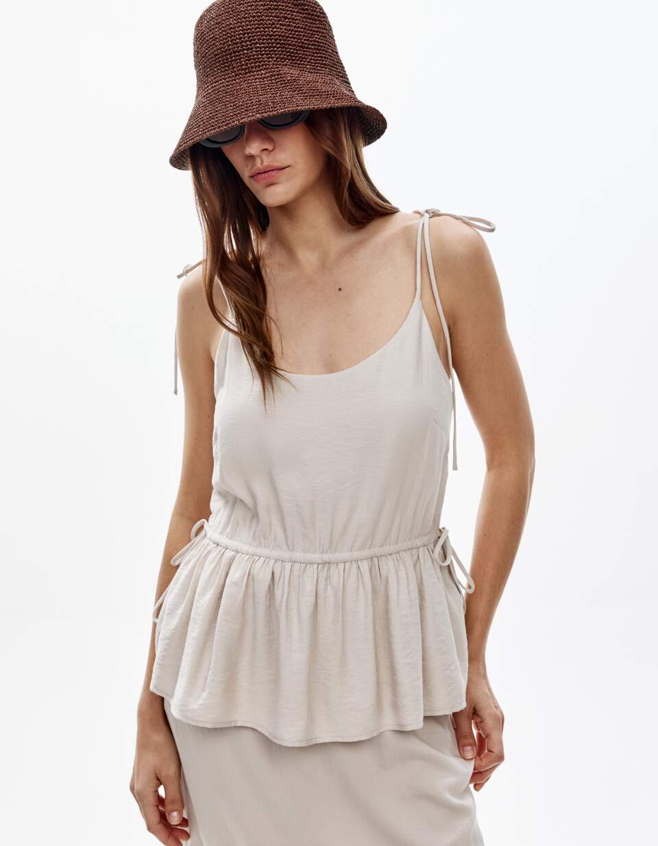 Топ с баской из жатой ткани с завязками