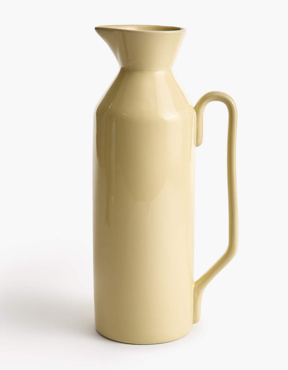 Кувшин из фарфора
