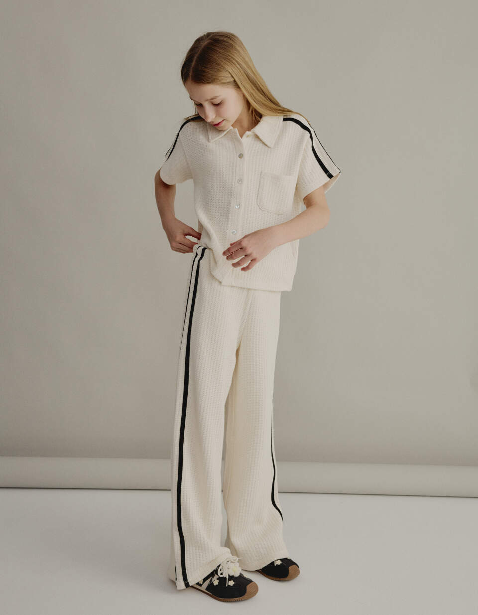 Широкие брюки с лампасами для девочек