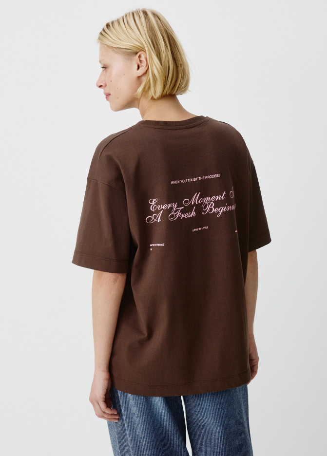 Футболка оверсайз с текстовым принтом